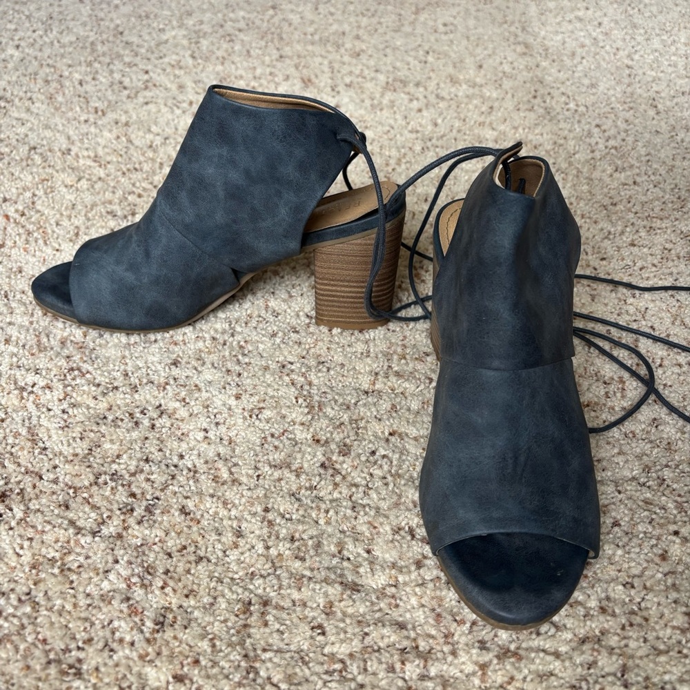 Kenneth Cole Reaction Peep-Toe Blue Leather Bootie Women’s 8.5